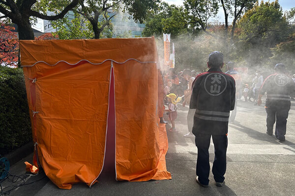 煙道での模擬救助体験の様子