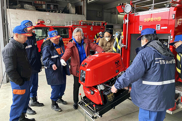 【写真】尾西消防署で新車両の取り扱い説明会1