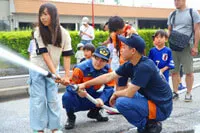 【写真】消防署半日開放dayの放水体験の様子