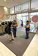 【写真】市内の大型物販店にて住宅用火災警報器設置の呼びかけ