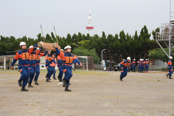 【写真】階梯操法の様子