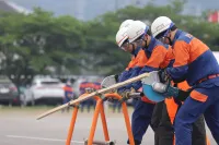 【写真】救助資機材取り扱い訓練の様子