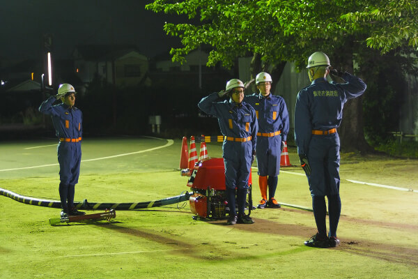 【写真】第70回愛知県消防操法大会優勝を目指して平日の夜間に訓練-1