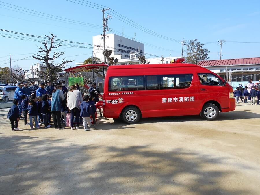 消防団防災学習・災害活動車両が交付の様子2