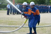 岡崎市河合消防団第5部の放水中-写真