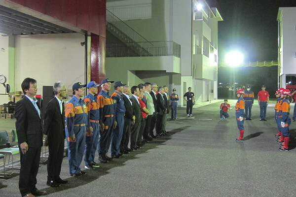 女性消防隊隊長お礼-写真